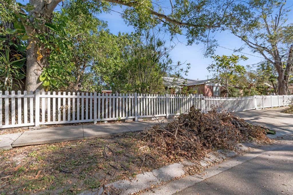 4621 23RD AVENUE S ST PETERSBURG, FL 33711