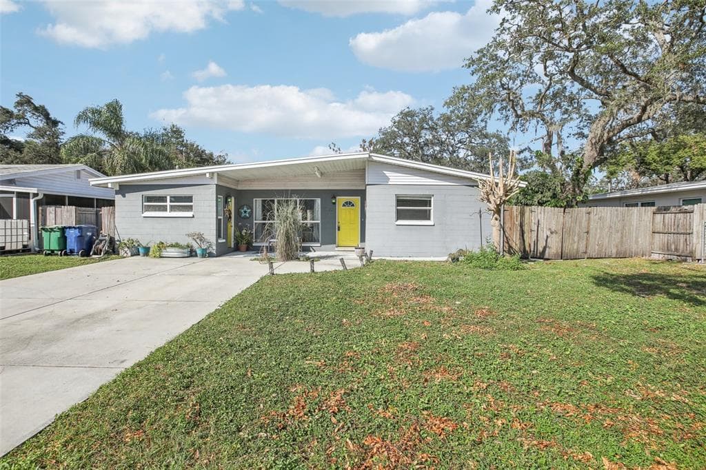 8010 N LYNN AVENUE TAMPA, FL 33604