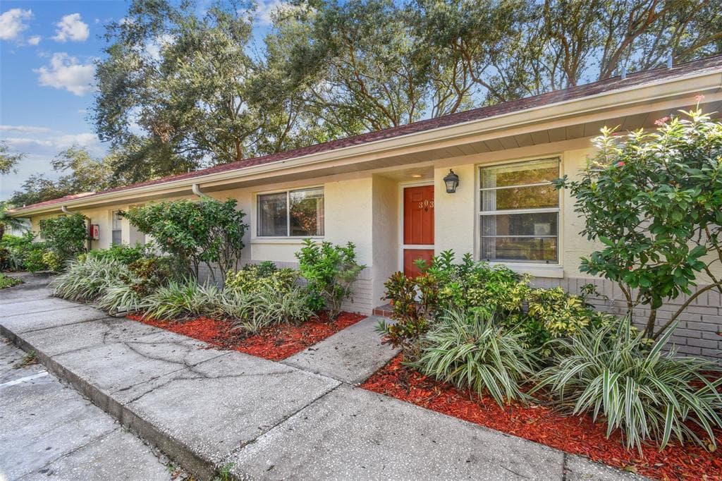 2460 NORTHSIDE DRIVE UNIT 303 CLEARWATER, FL 33761