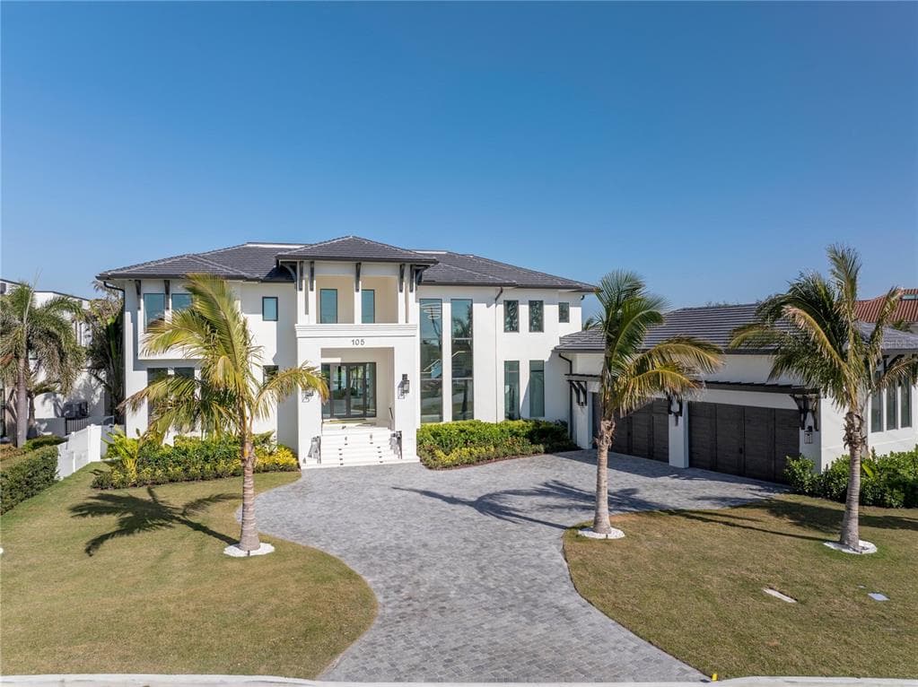 105 CORDOVA BOULEVARD NE ST PETERSBURG, FL 33704