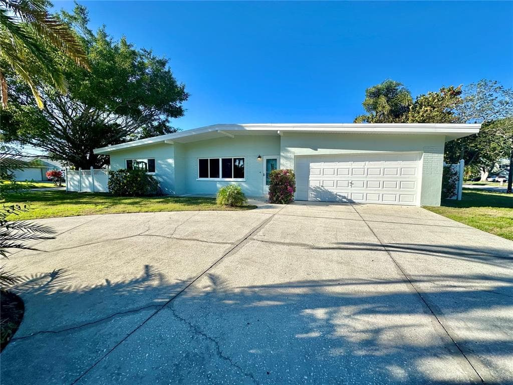 2149 EDYTHE DRIVE DUNEDIN, FL 34698