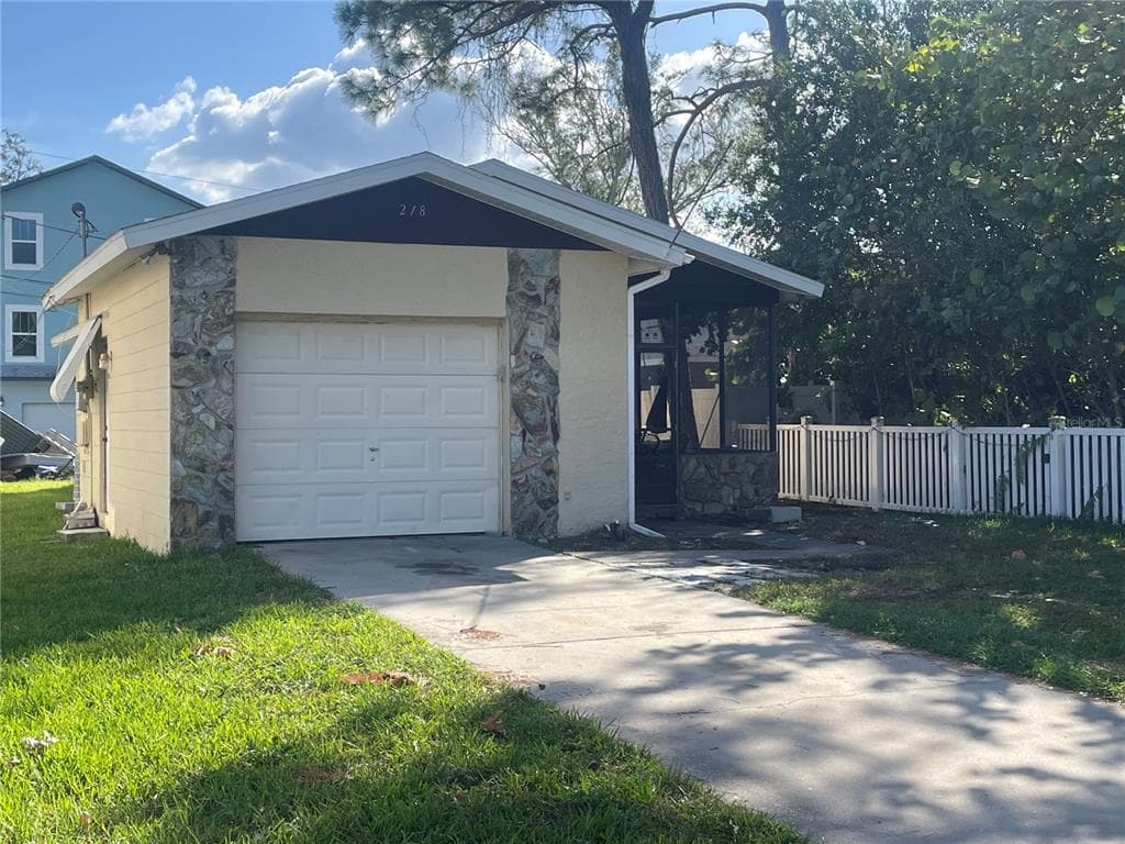 218 47TH AVENUE N ST PETERSBURG, FL 33703