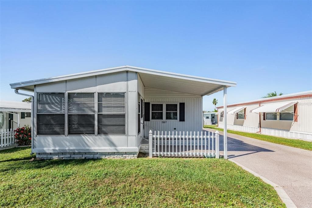 7027 EL MEYERS STREET ZEPHYRHILLS, FL 33541