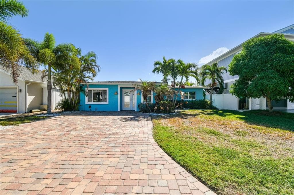 17727 LONG POINT DRIVE REDINGTON SHORES, FL 33708