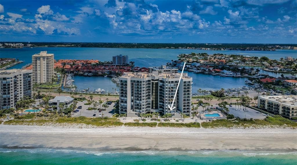 1660 GULF BOULEVARD UNIT 202 CLEARWATER BEACH, FL 33767