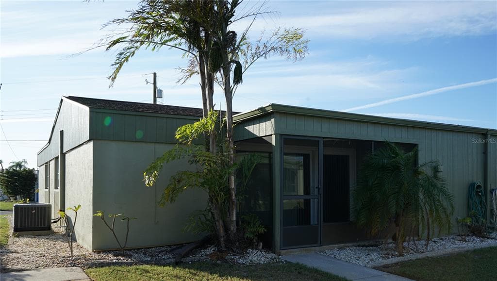 1592 COUNCIL DRIVE SUN CITY CENTER, FL 33573