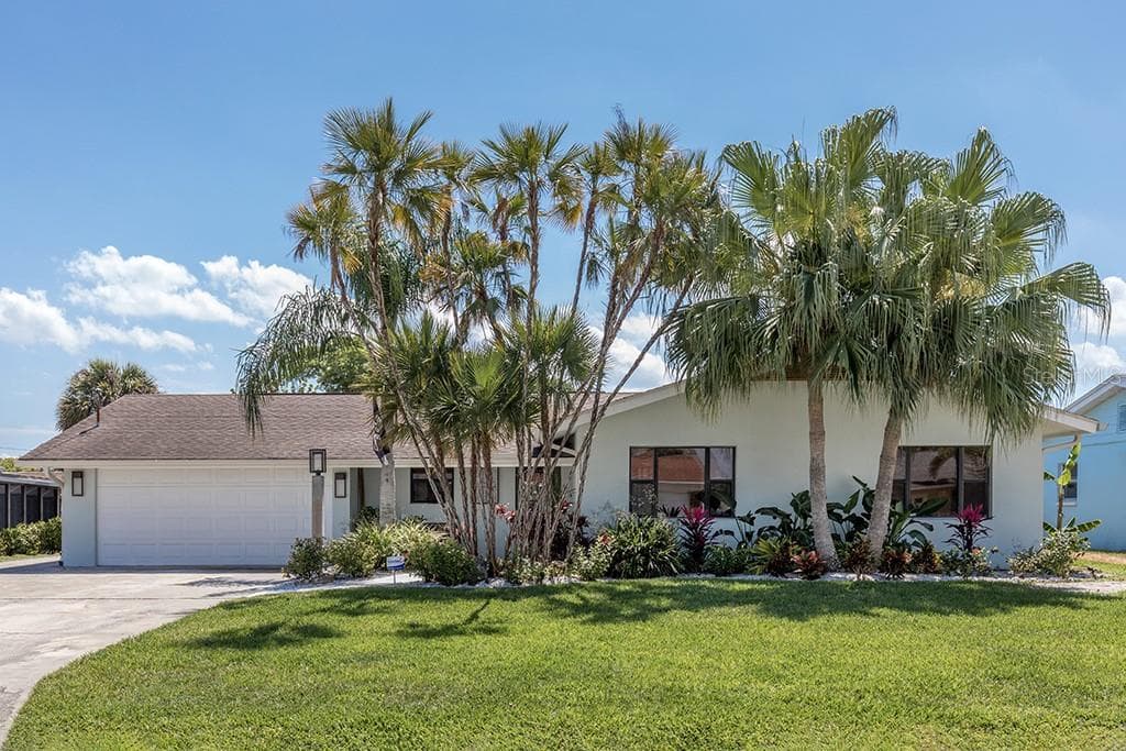 8720 HICKORYWOOD LANE TAMPA, FL 33615