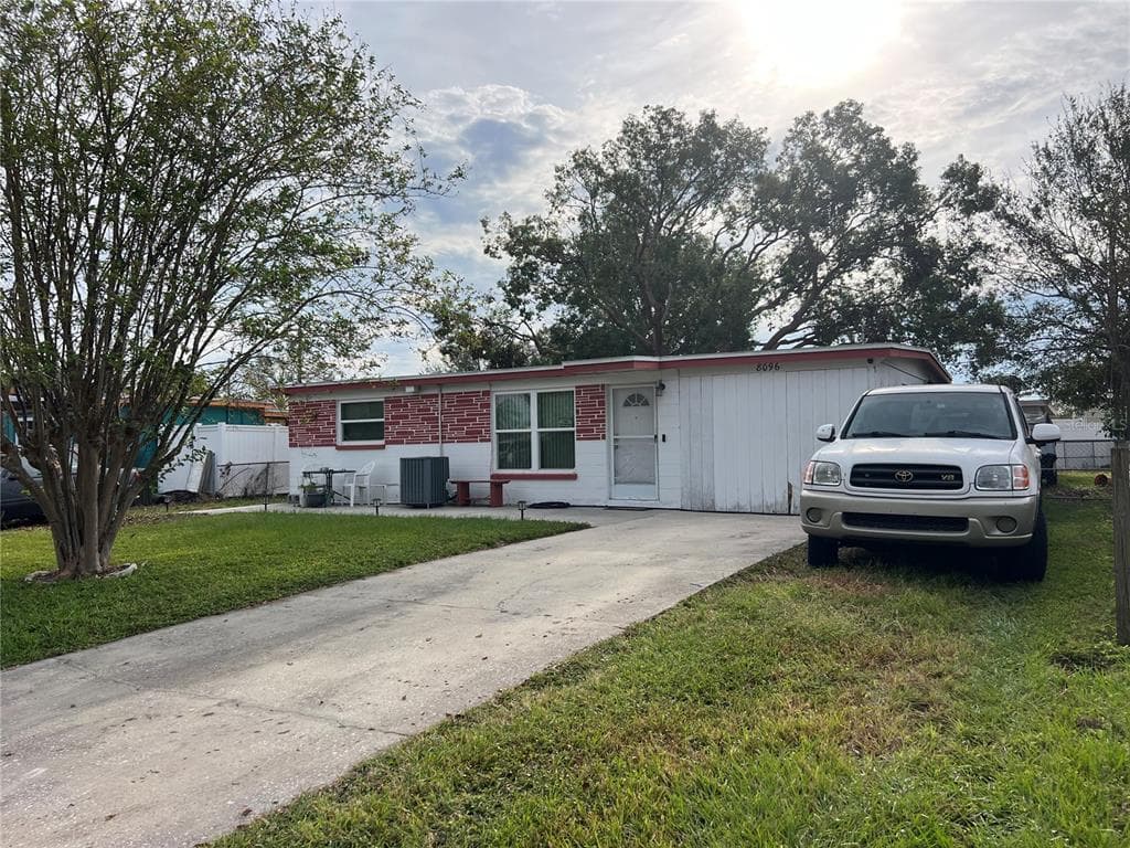 8096 ROSE TERRACE SEMINOLE, FL 33777