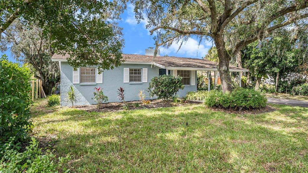 9904 N PAWNEE AVENUE TAMPA, FL 33617