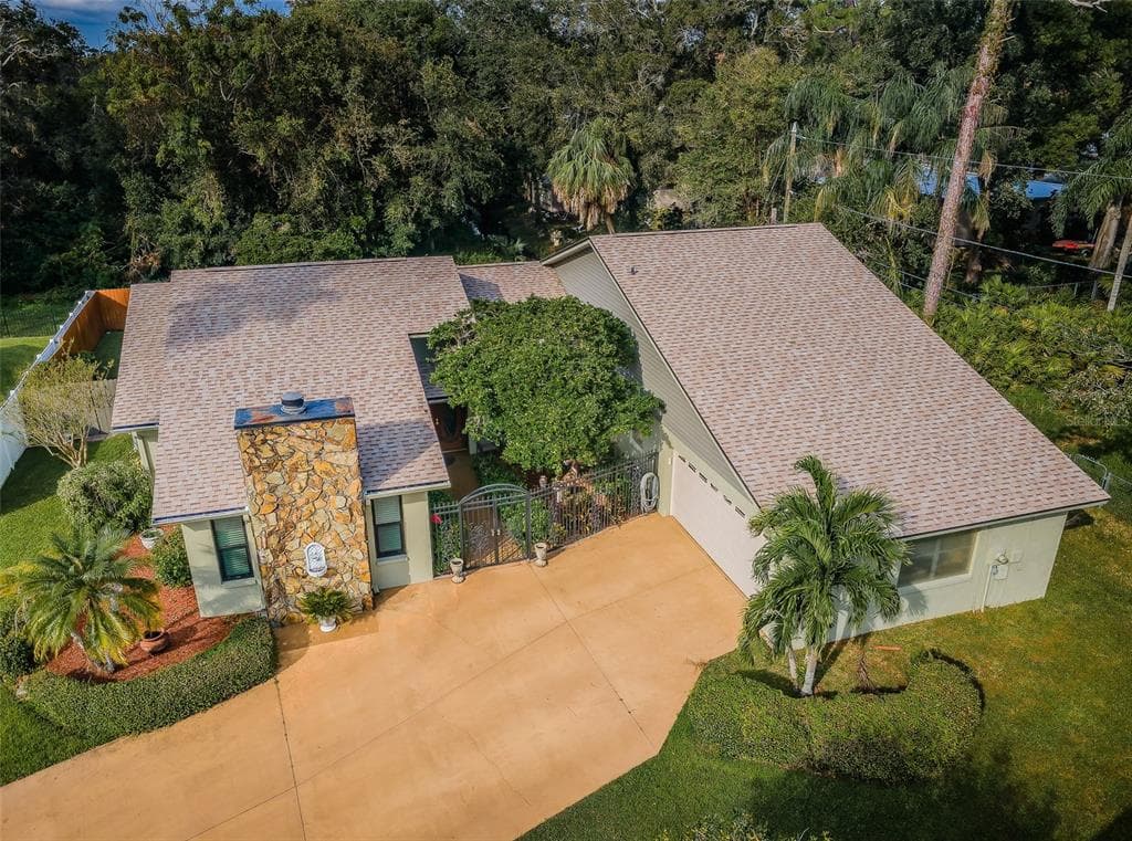 2025 MACARTHUR COURT DUNEDIN, FL 34698