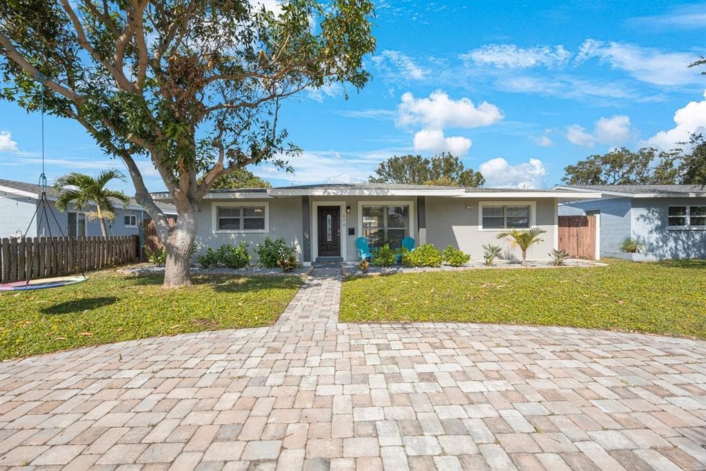 573 41ST AVENUE NE ST PETERSBURG, FL 33703