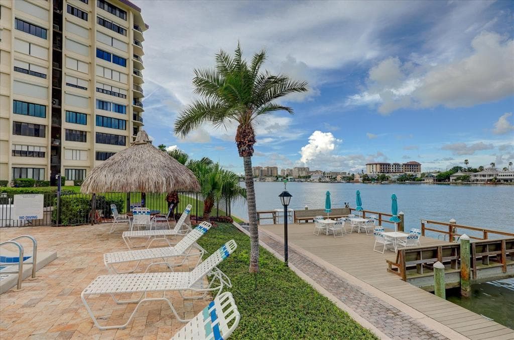 700 ISLAND WAY UNIT 106 CLEARWATER BEACH, FL 33767