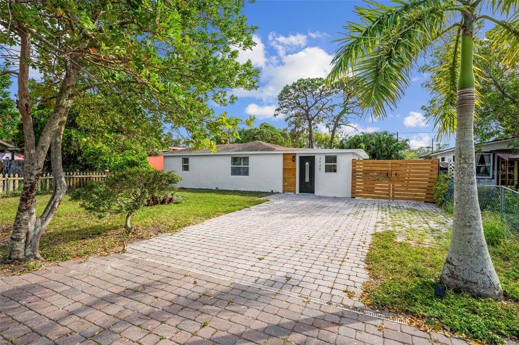 3930 50TH AVENUE N ST PETERSBURG, FL 33714