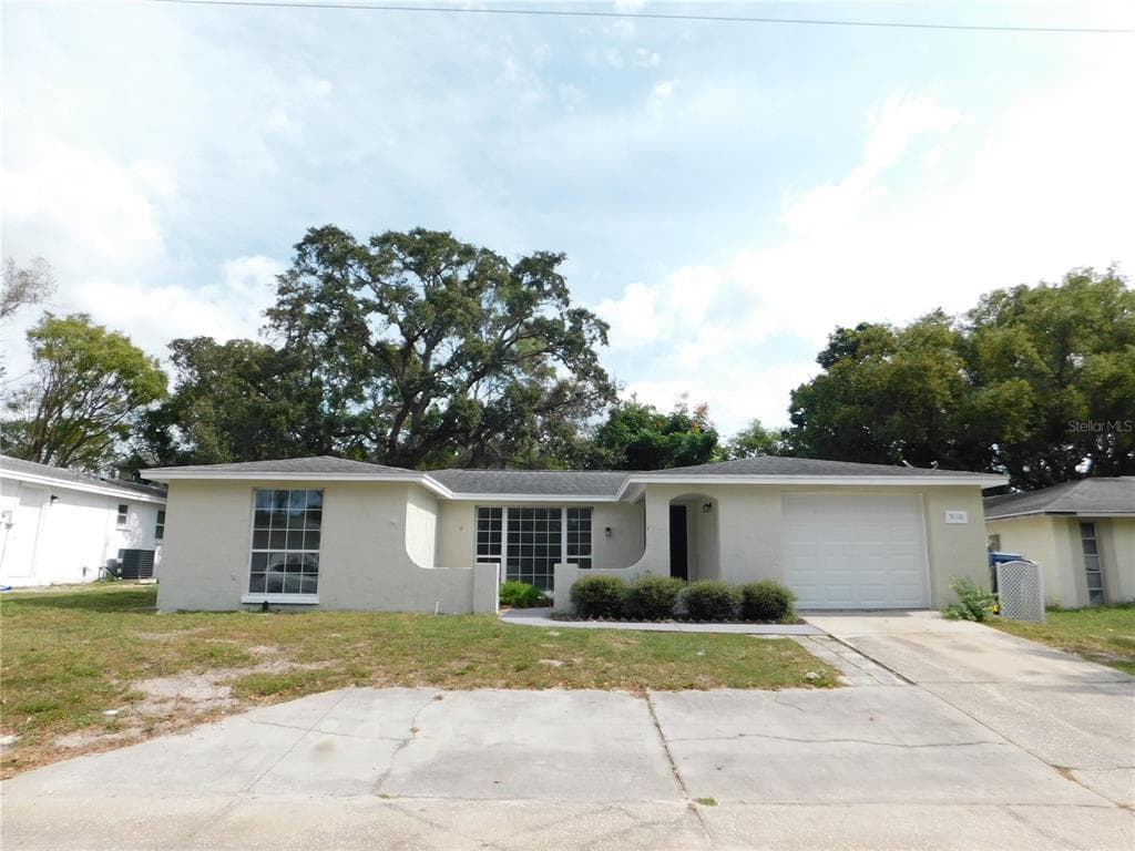 9110 GRAY FOX LANE PORT RICHEY, FL 34668