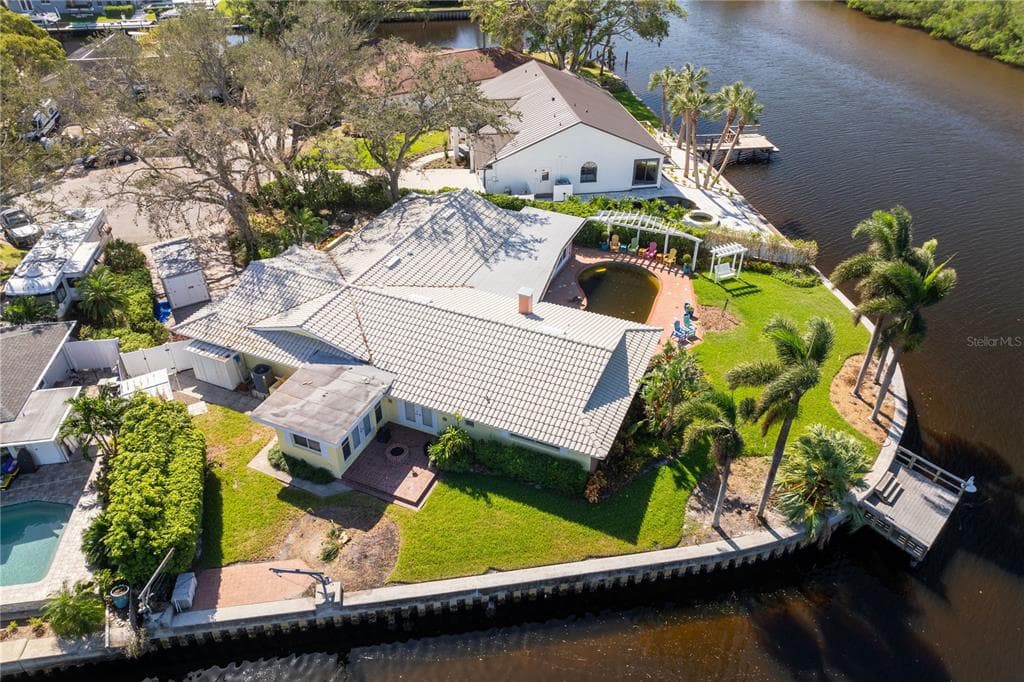 1311 48TH AVENUE NE ST PETERSBURG, FL 33703