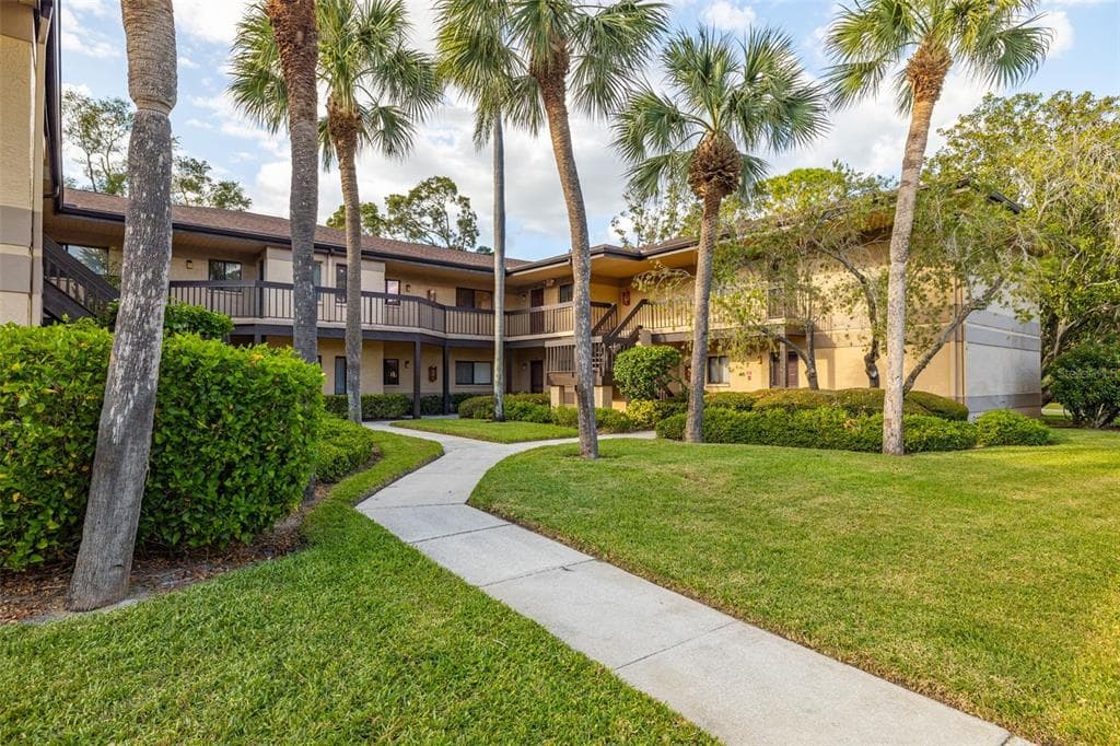 2691 SABAL SPRINGS CIRCLE UNIT 105 CLEARWATER, FL 33761