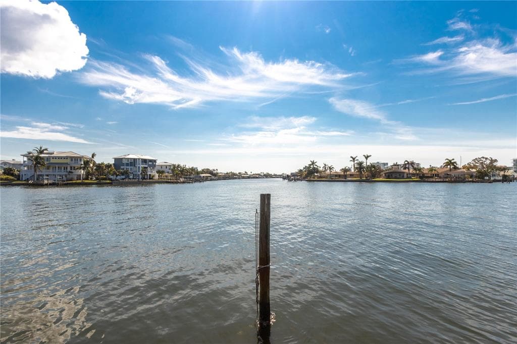421 PALM ISLAND SE CLEARWATER BEACH, FL 33767