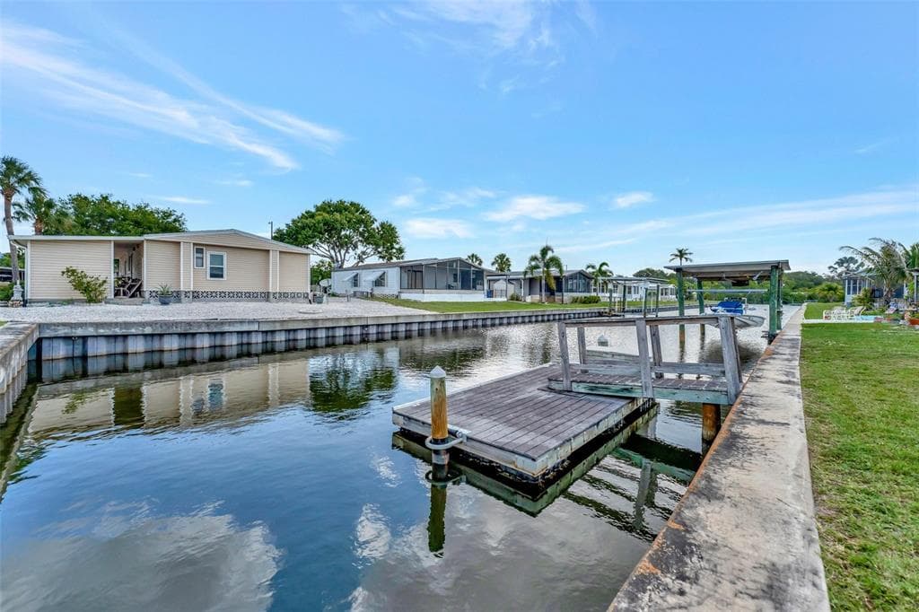 143 E SAINT ANNES CIRCLE APOLLO BEACH, FL 33572