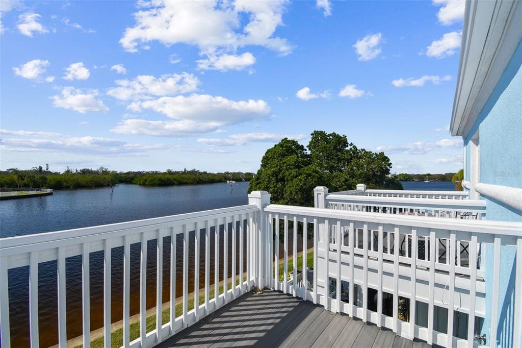 3825 POMPANO DRIVE SE ST PETERSBURG, FL 33705