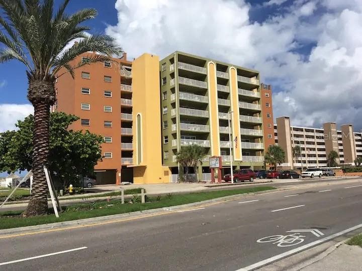 18610 GULF BOULEVARD UNIT 211 INDIAN SHORES, FL 33785