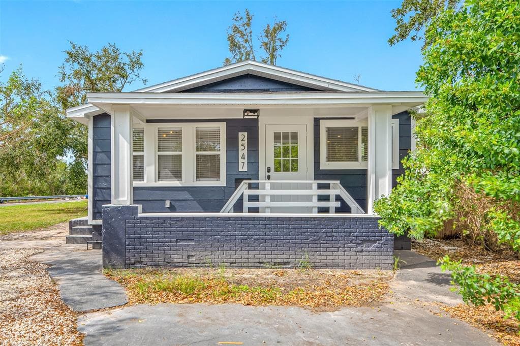 2547 KINGSTON STREET S ST PETERSBURG, FL 33711