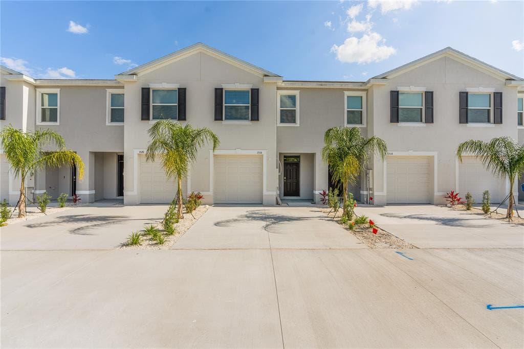 1516 RANCHETTE ROAD WESLEY CHAPEL, FL 33543