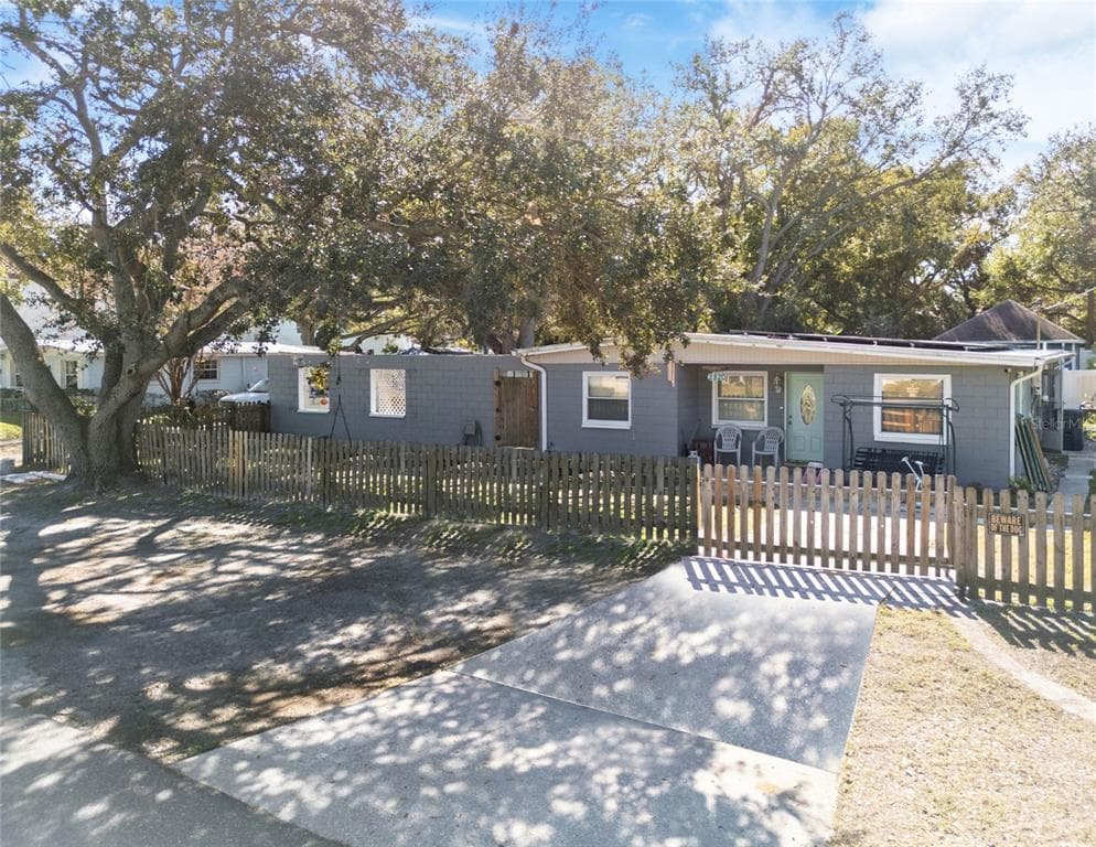 2820 W LEILA AVENUE