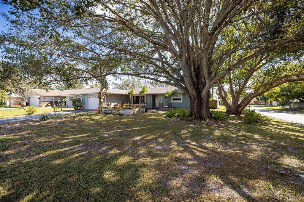 2105 BRAMBLEWOOD DRIVE S CLEARWATER, FL 33763