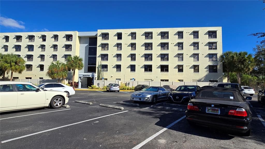 701 S MADISON AVENUE UNIT 104 CLEARWATER, FL 33756