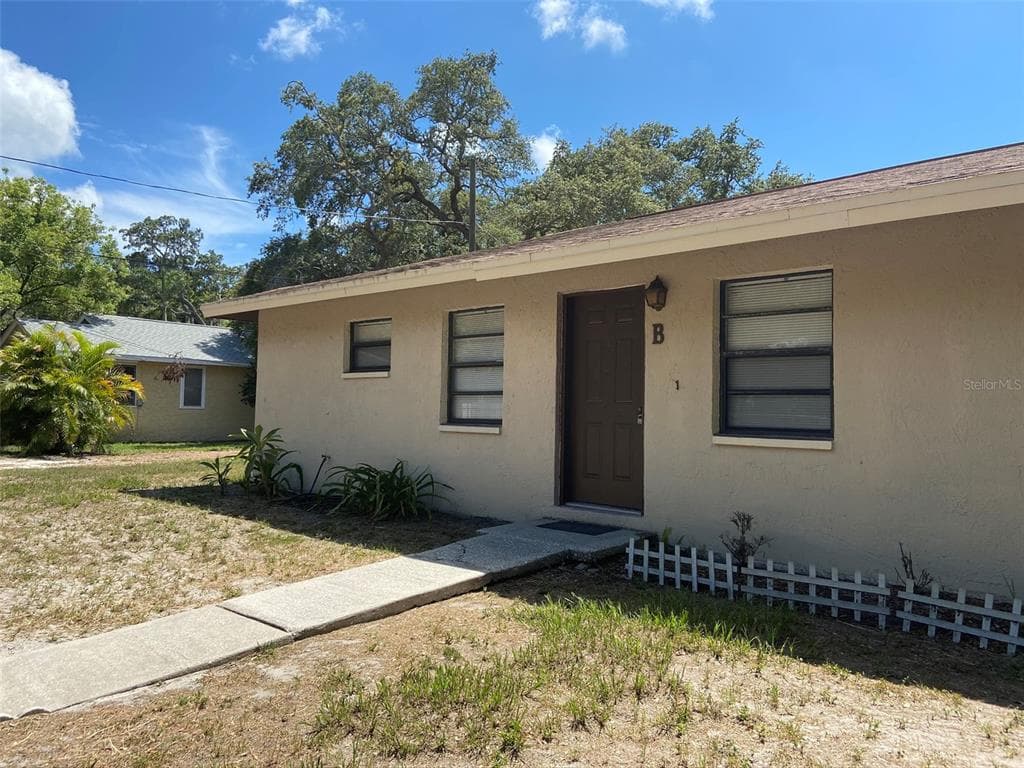 301 WOODROW AVENUE UNIT B LARGO, FL 33770