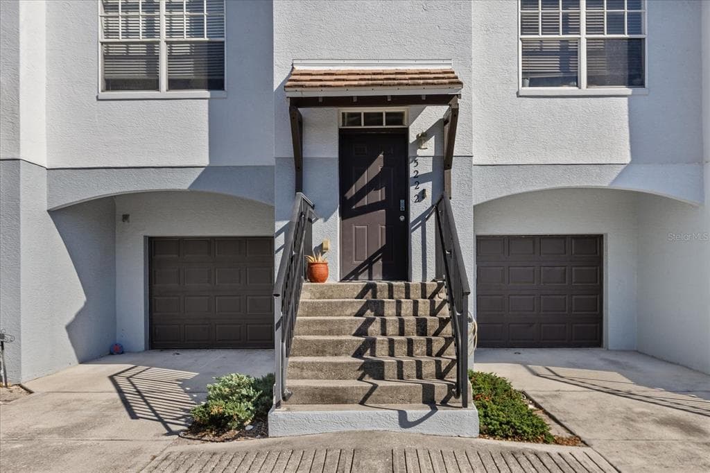 5222 OLMSTEAD BAY PLACE TAMPA, FL 33611
