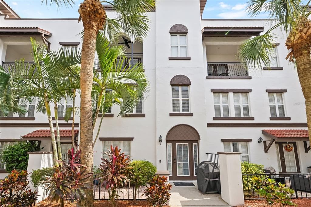 605 CASABELLA CIRCLE TAMPA, FL 33609