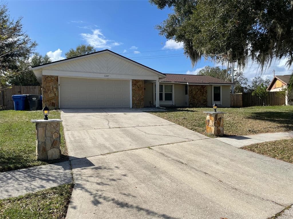 1207 PINEY BRANCH CIRCLE VALRICO, FL 33594