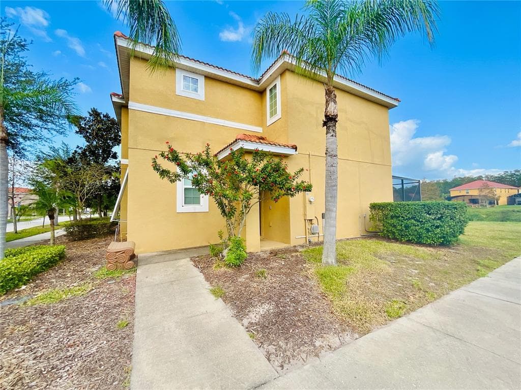 901 LAS FUENTES DRIVE