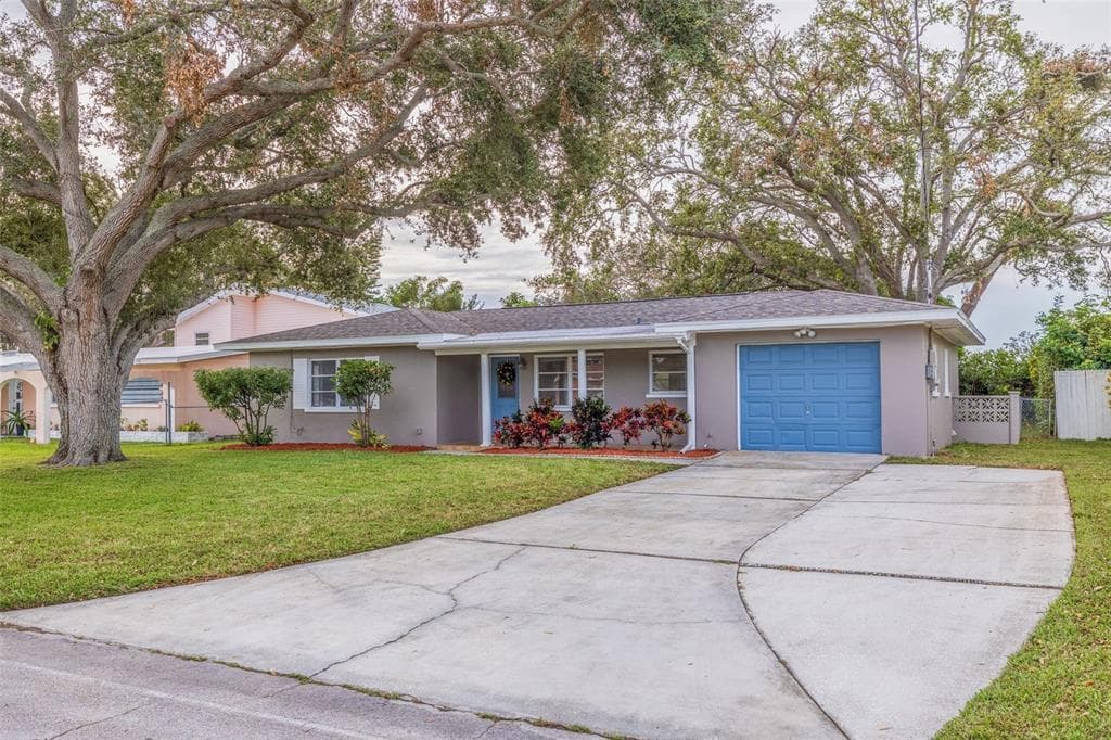 2192 BELMAR DRIVE BELLEAIR BLUFFS, FL 33770