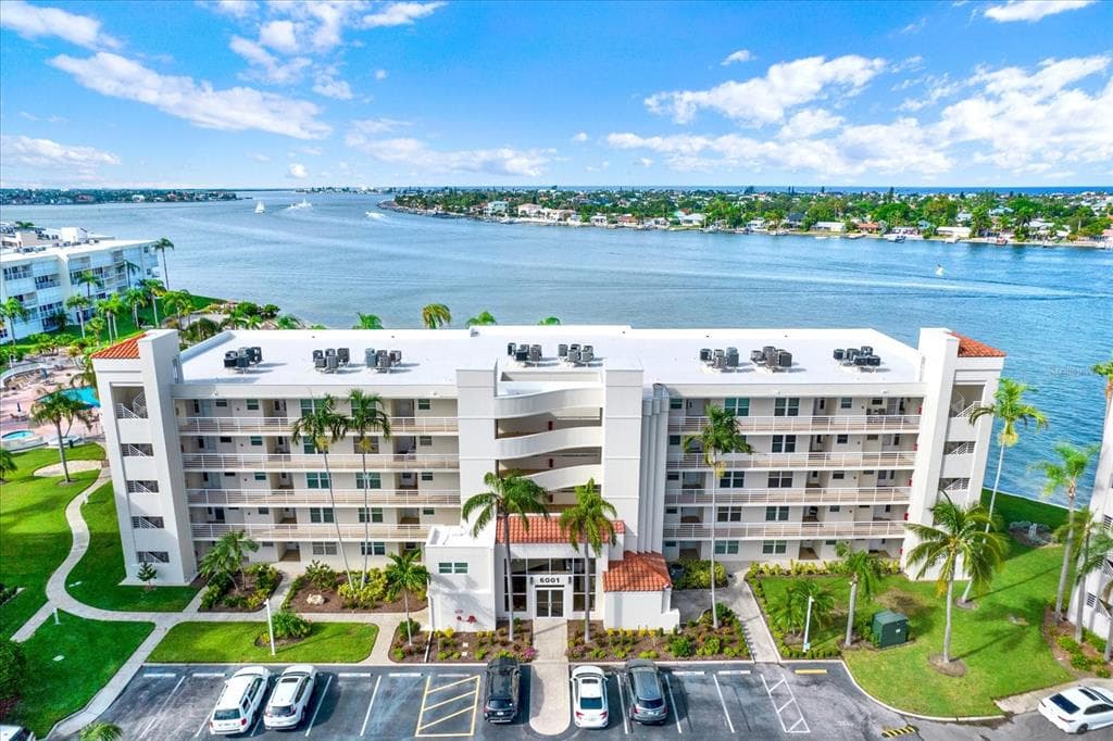 6001 BAHIA DEL MAR CIRCLE UNIT 232 ST PETERSBURG, FL 33715