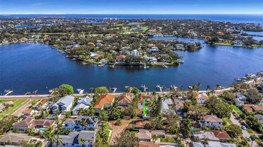 130 27TH AVENUE NE ST PETERSBURG, FL 33704