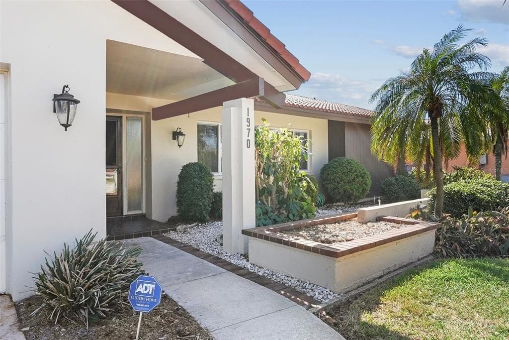 1970 ILLINOIS AVE NE ST PETERSBURG, FL 33703