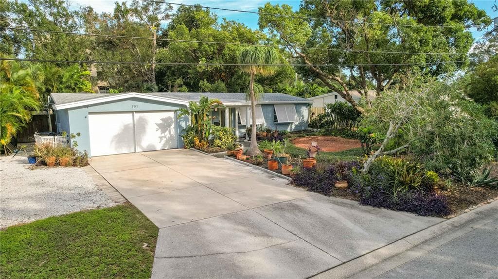 351 BARBARA CIRCLE BELLEAIR, FL 33756