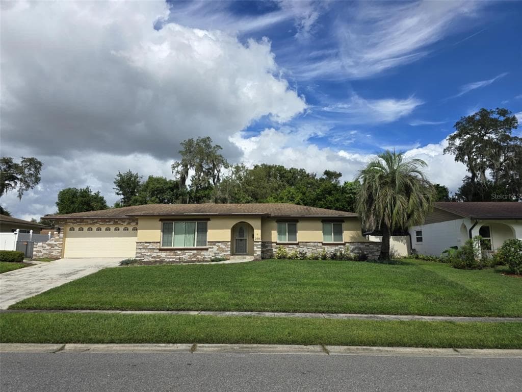 258 SHADY HOLLOW CASSELBERRY, FL 32707