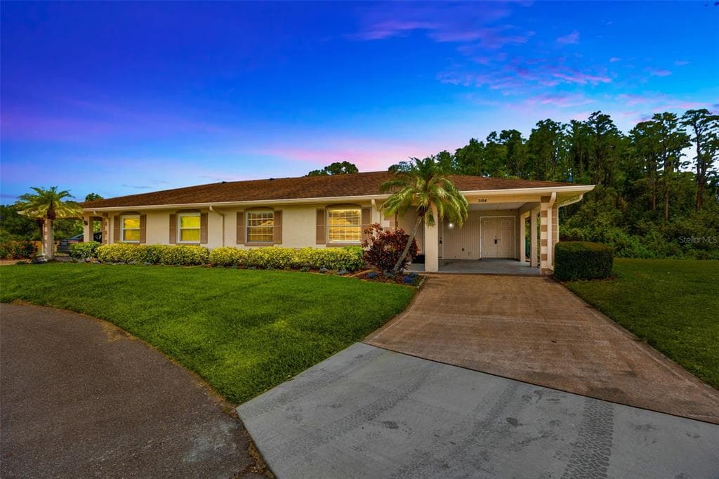 2104 HEMBURY PLACE UNIT 33 SUN CITY CENTER, FL 33573