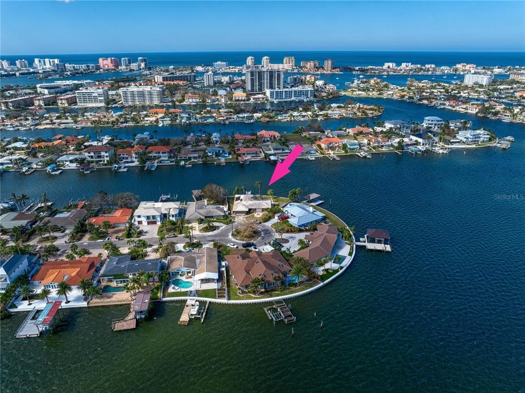 324 WINDWARD ISLAND CLEARWATER BEACH, FL 33767