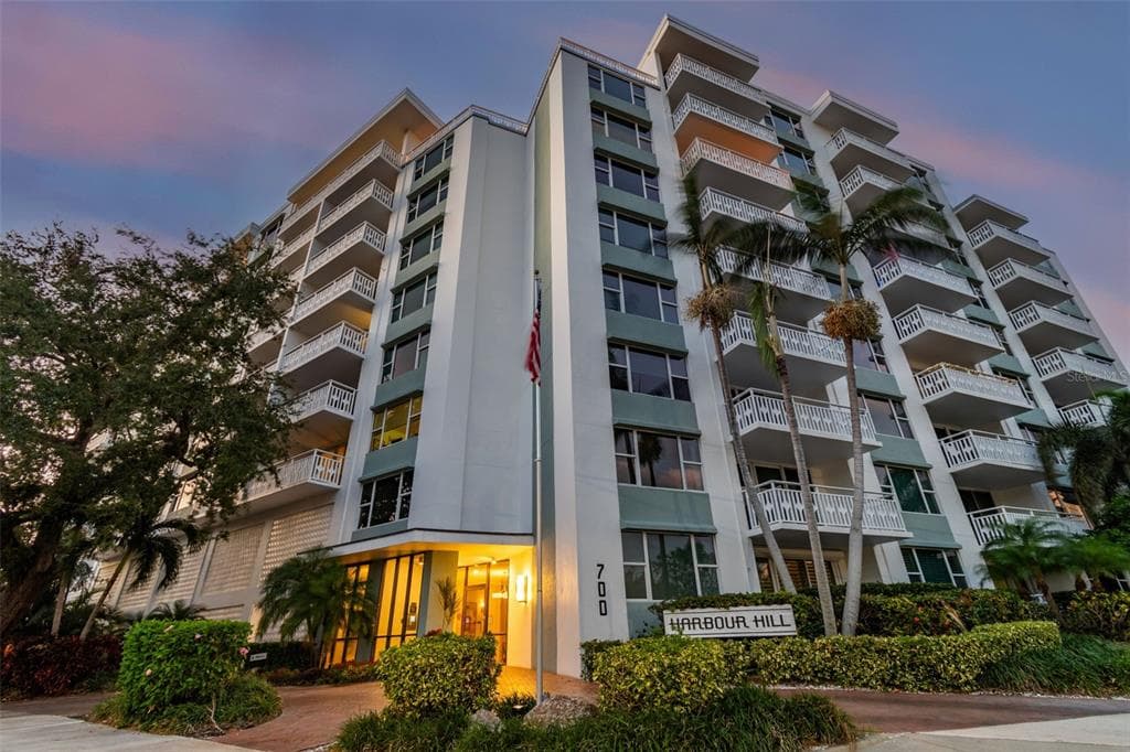 700 BEACH DRIVE NE UNIT 707 ST PETERSBURG, FL 33701