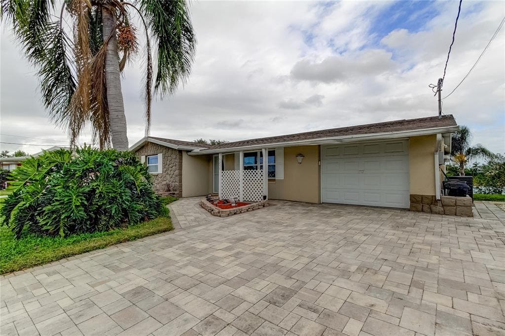 5253 RIDDLE ROAD HOLIDAY, FL 34690
