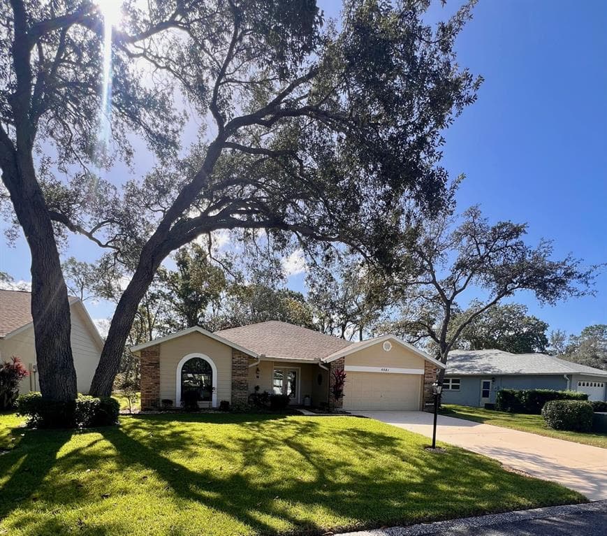 6581 PINE MEADOWS DRIVE SPRING HILL, FL 34606