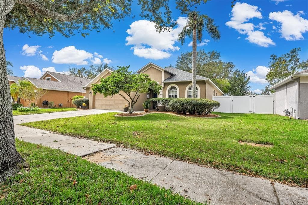 2526 BELLWOOD DRIVE BRANDON, FL 33511