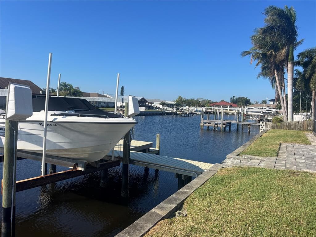 200 98TH AVENUE NE ST PETERSBURG, FL 33702