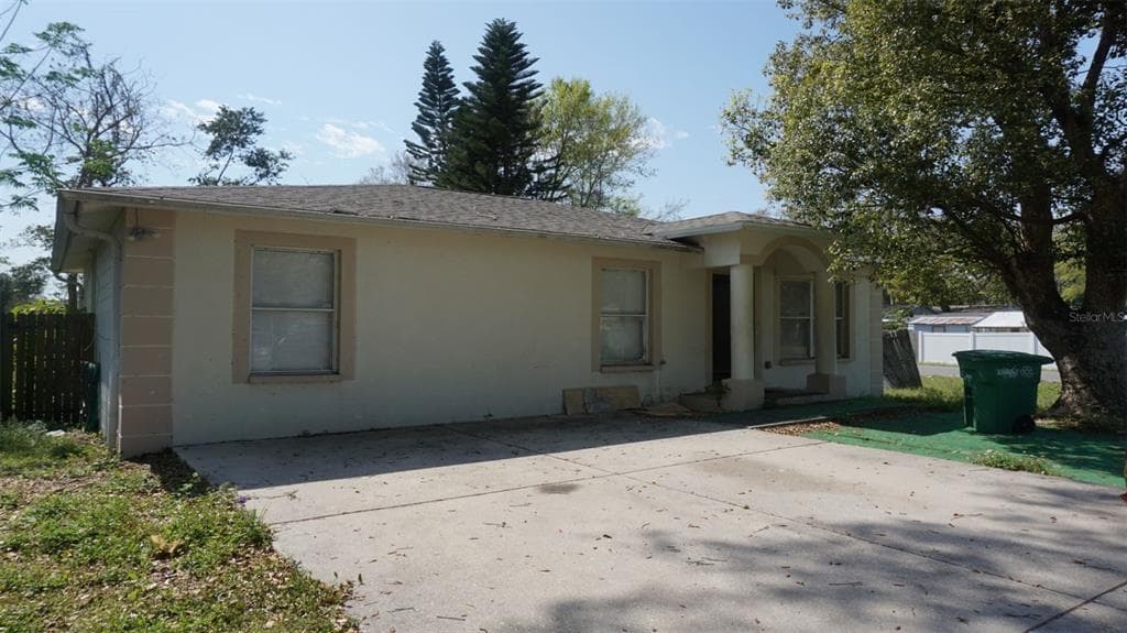 1801 E NAVAJO AVENUE TAMPA, FL 33612