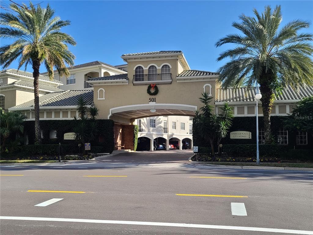 501 KNIGHTS RUN AVENUE UNIT 1337 TAMPA, FL 33602