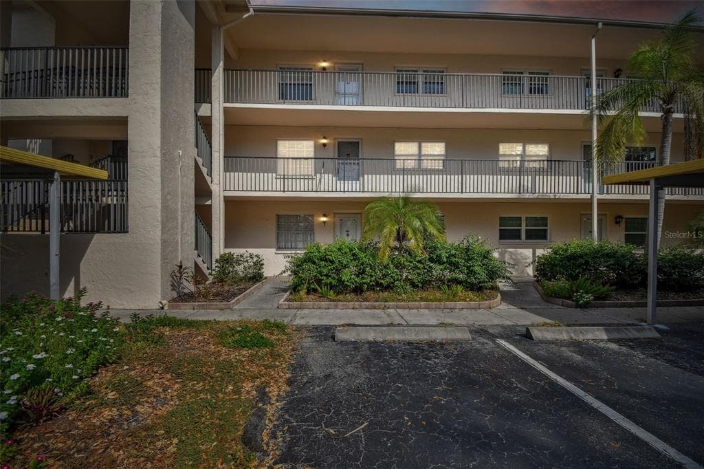 820 VIRGINIA ST UNIT 202 DUNEDIN, FL 34698